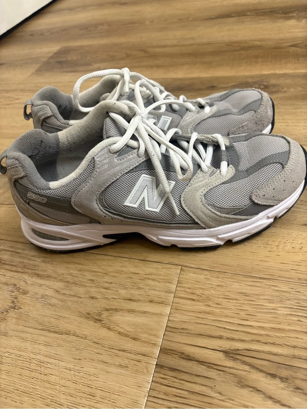 Nb 530 Gray & White Mesh Athletic Sneakers